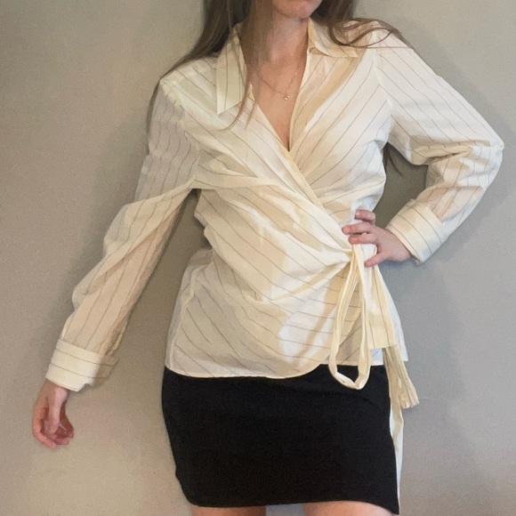 H&M pinstriped tie front top. - Picture 5 of 5